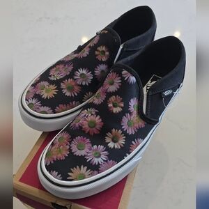 NIB - Womens SZ 8.5 Vans Floral Slip-On Sneakers